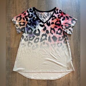 LuLaRoe Christy ombré leopard Short Sleeve V-Neck